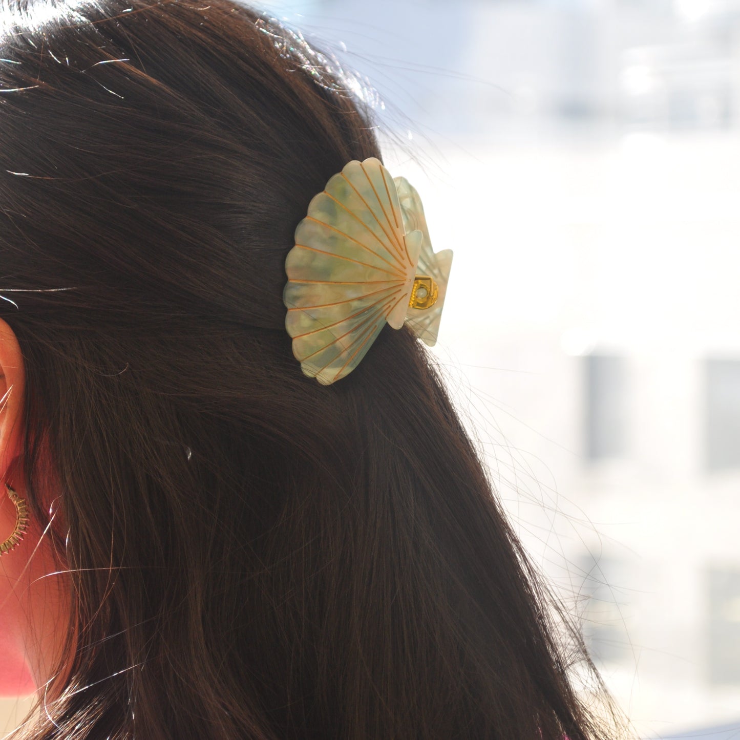 Ode Veza Sea Shell Hair Claw Aqua