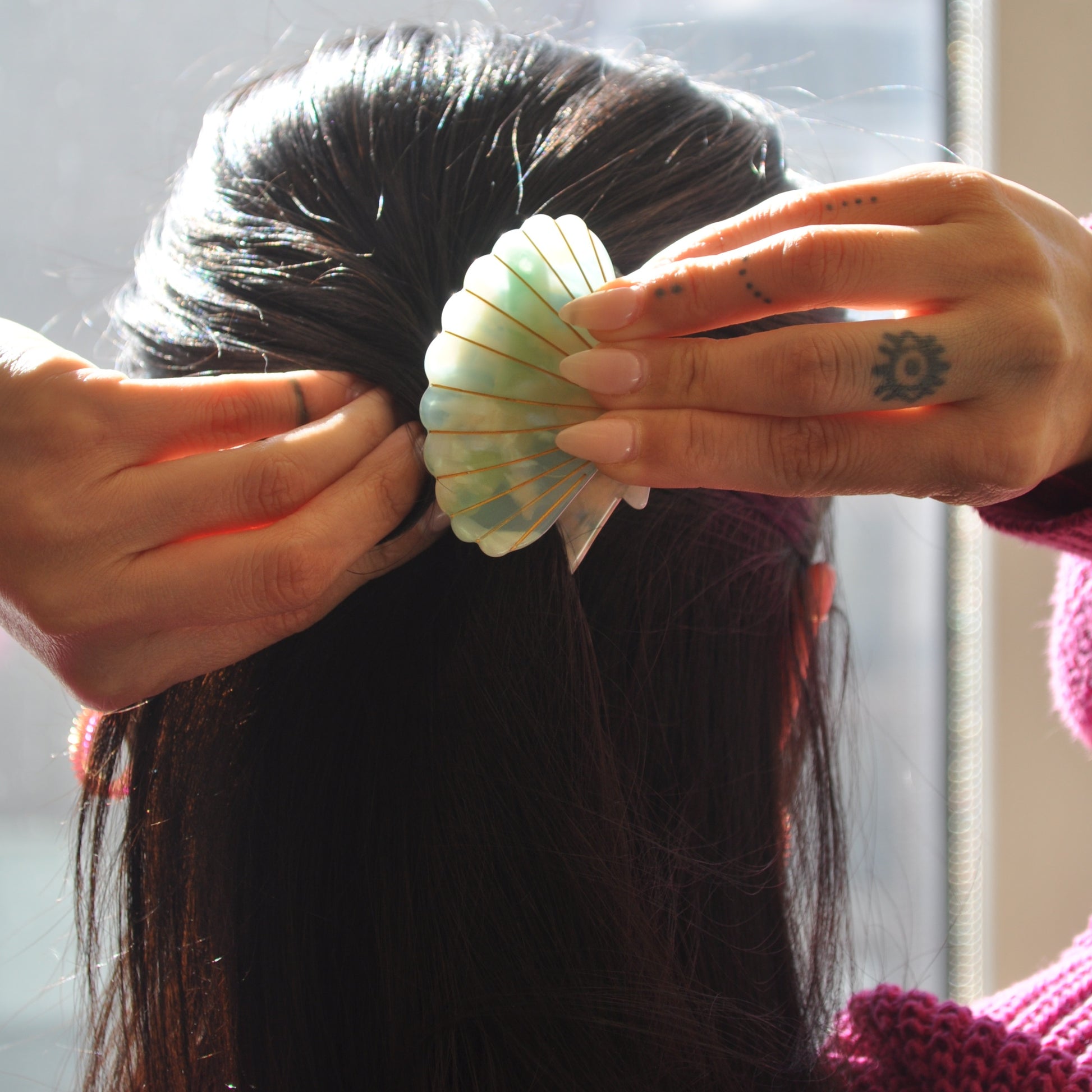 Ode Veza Sea Shell Hair Claw Aqua